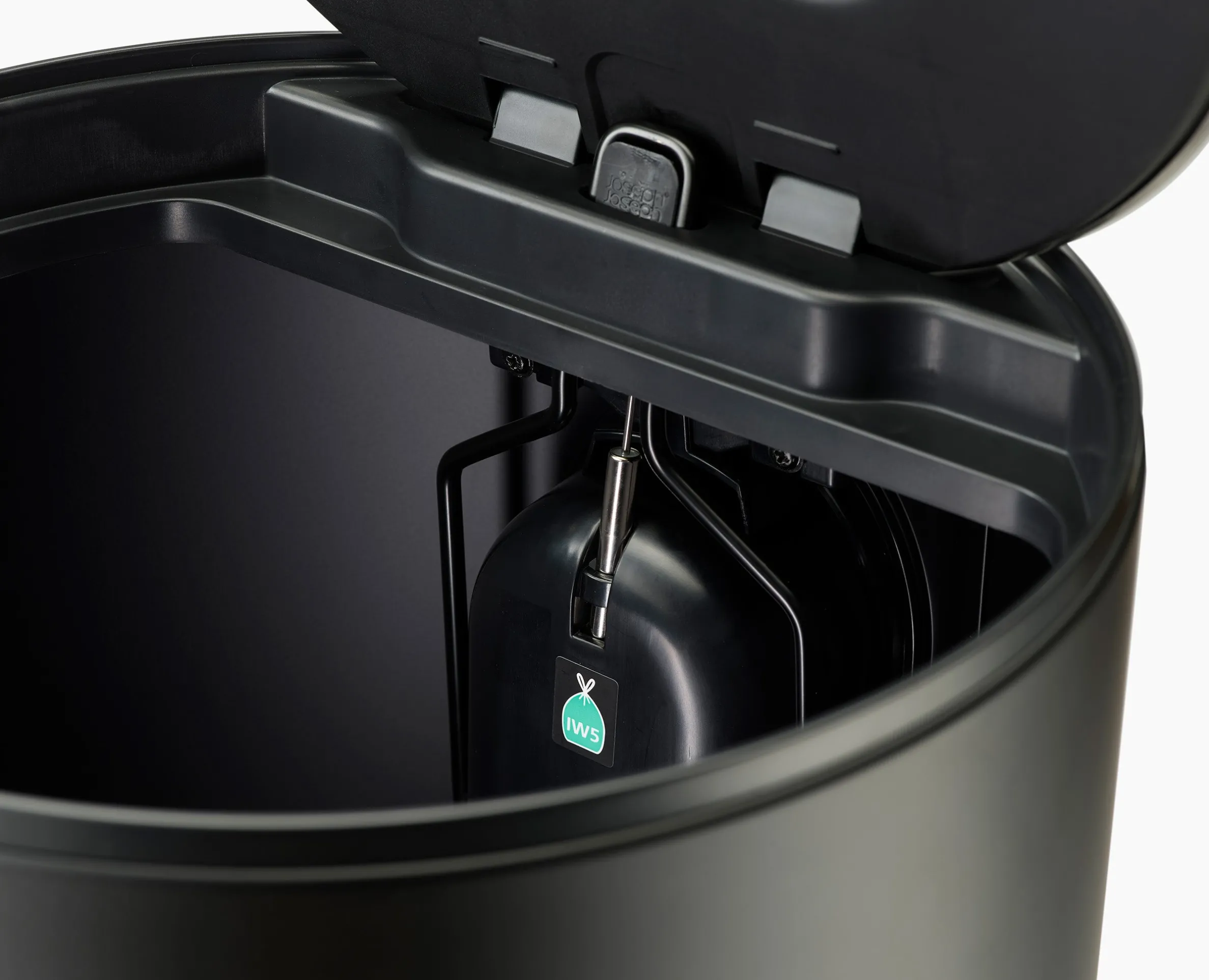 Arc™ 30L Easy-push Matt Black Pedal Trash Can Starter Set