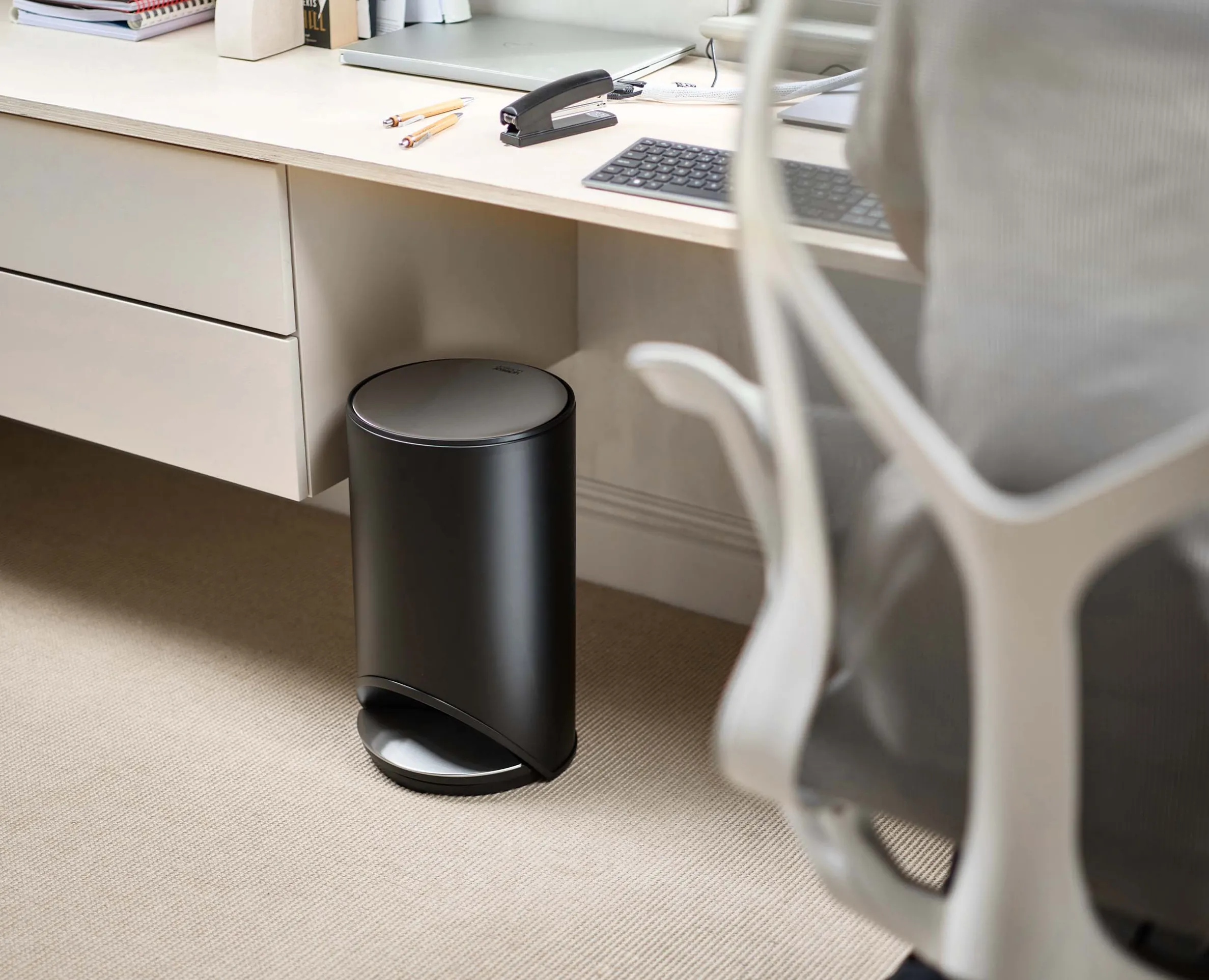 Arc™ 10L Easy-push Matt Black Pedal Trash Can