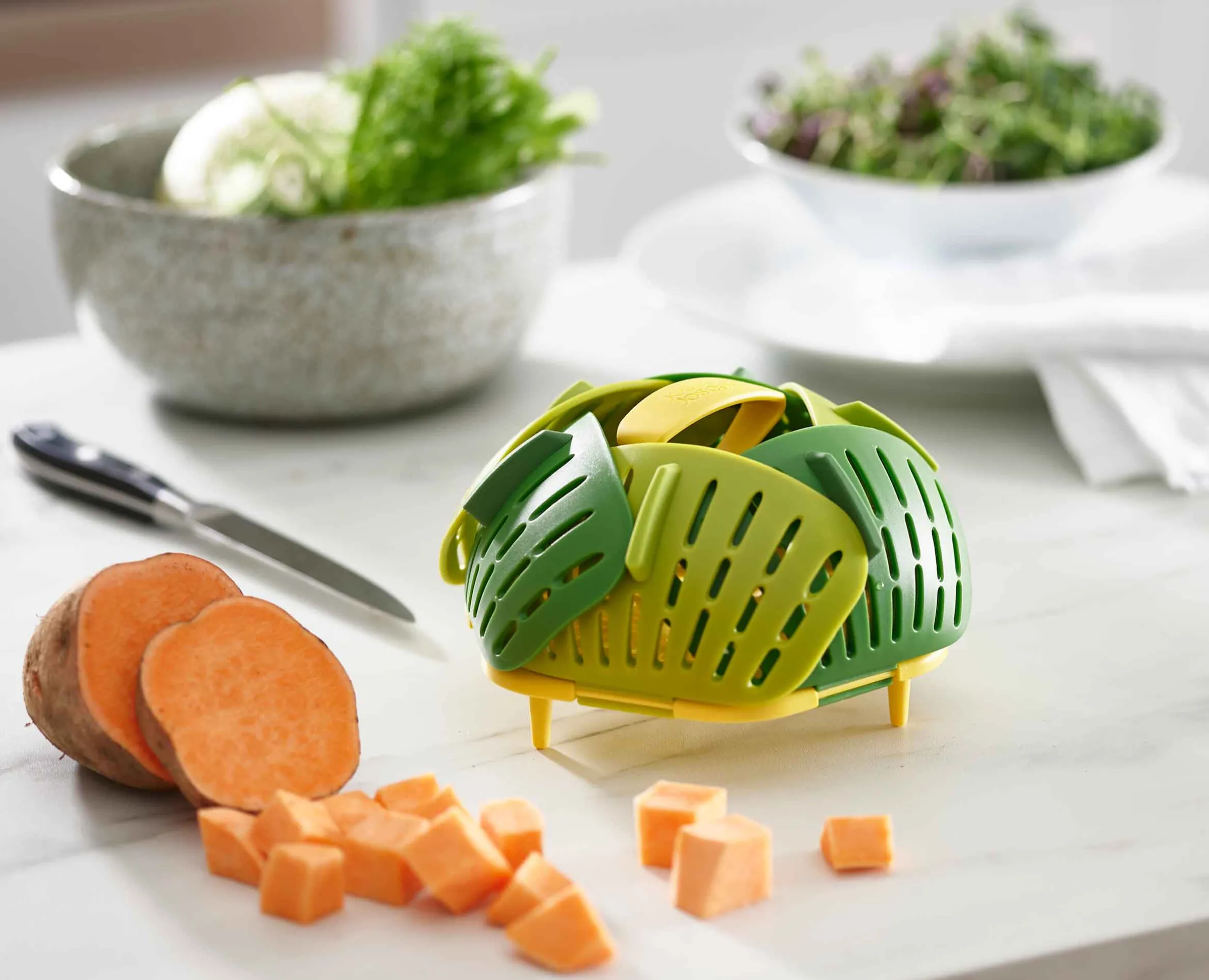 Bloom™ Green Folding Steamer Basket