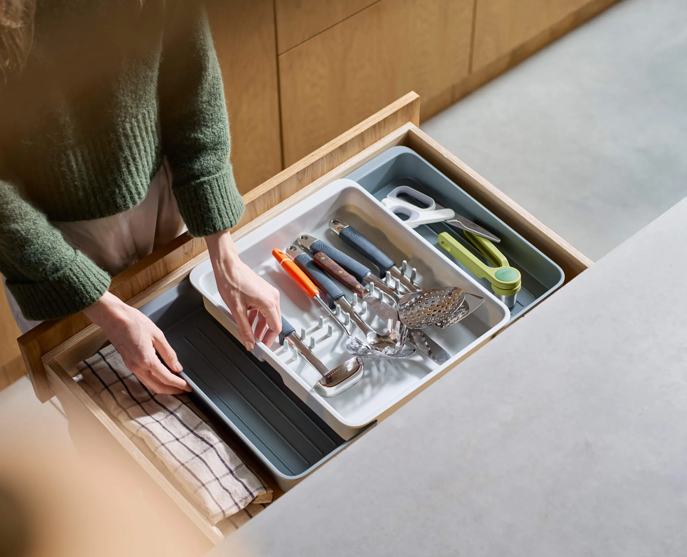 DrawerStore™ Expanding Utensil & Gadget Organizer