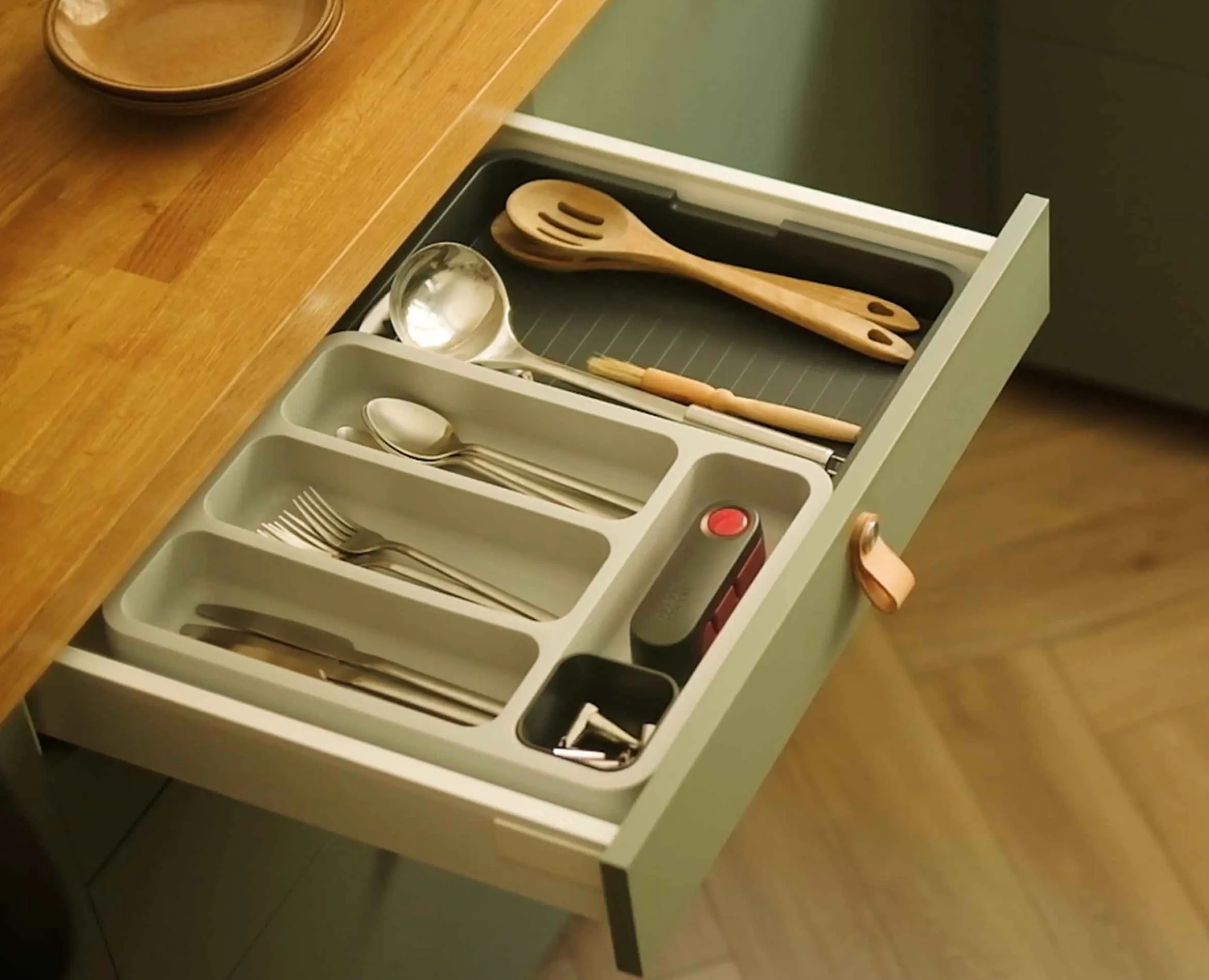 DrawerStore™ Gray Expandable Cutlery Tray