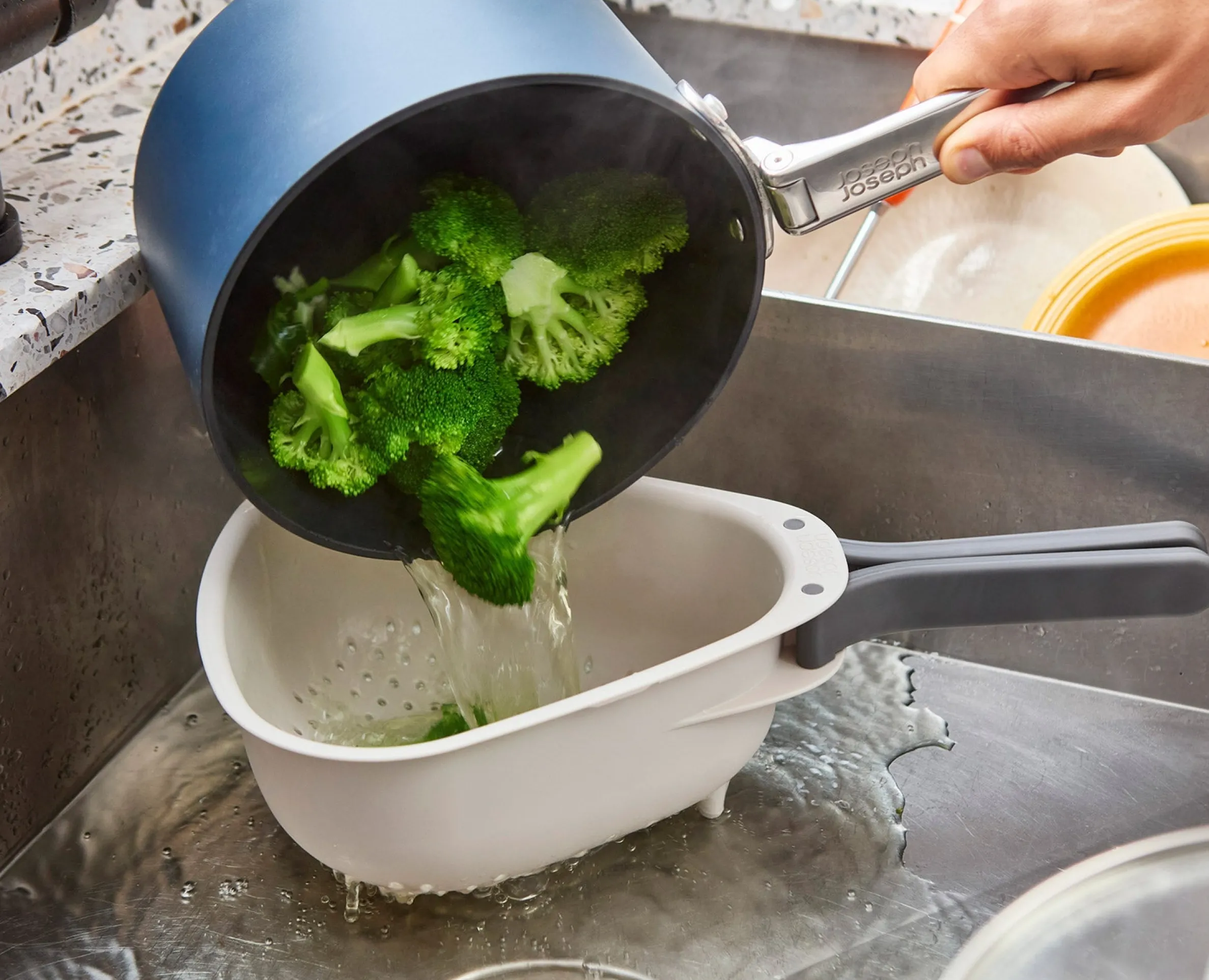 Droplet Large White Colander with Folding Handle