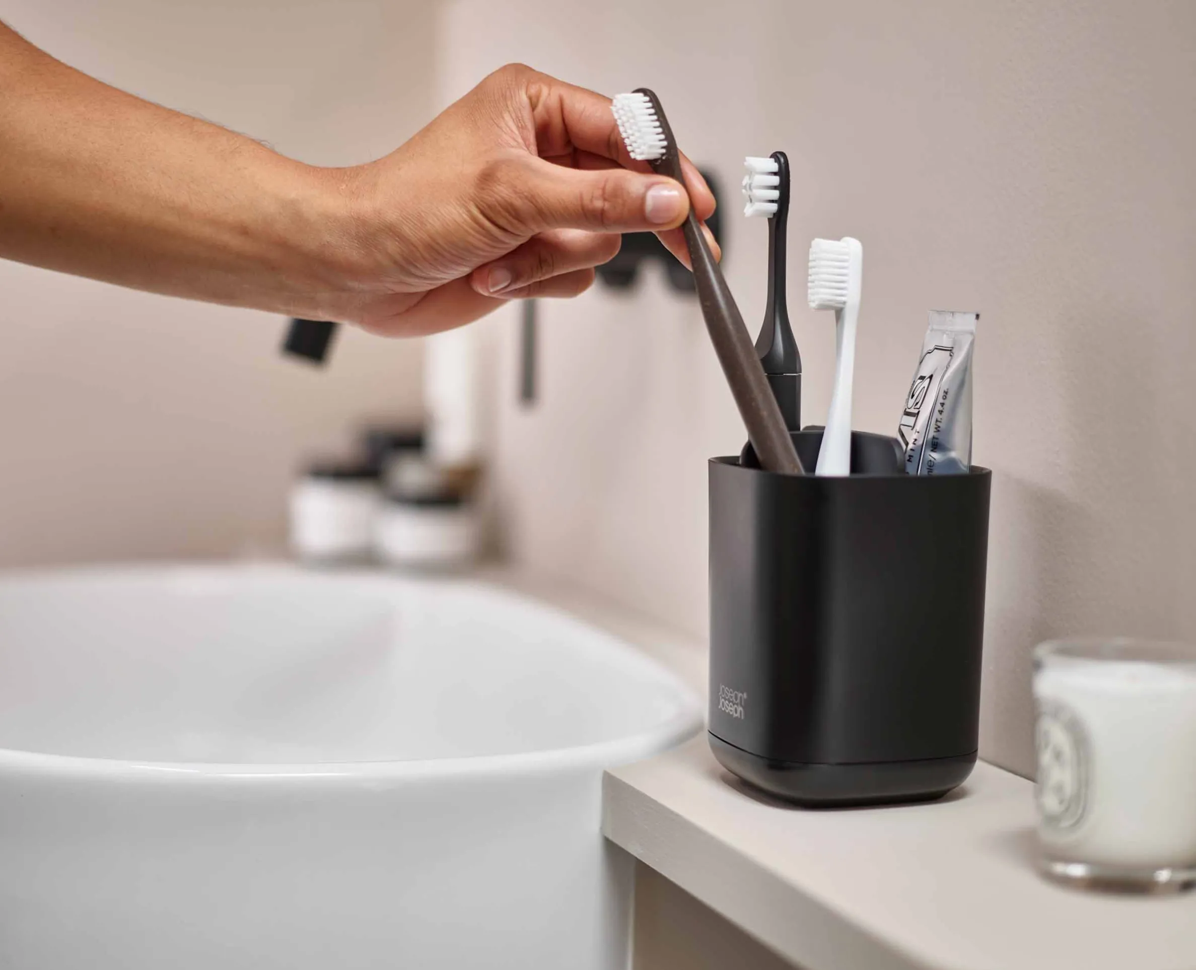 EasyStore™ Matt Black Toothbrush Holder