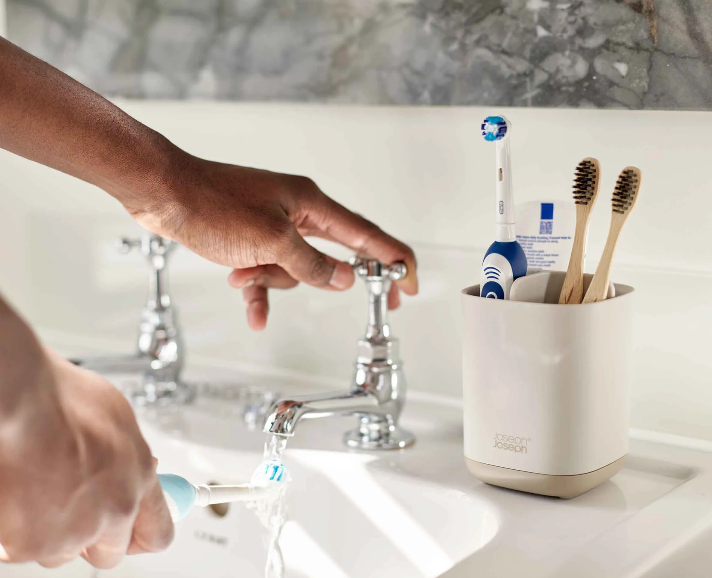 EasyStore™ Matt Ecru Toothbrush Holder