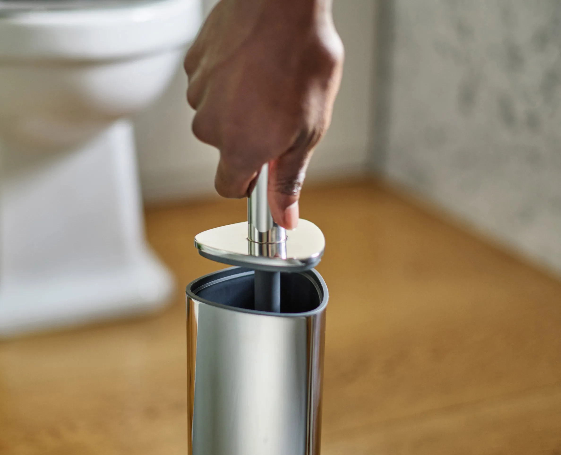 Flex™ 360 Luxe Toilet Brush with Stainless-steel Finish Starter Set