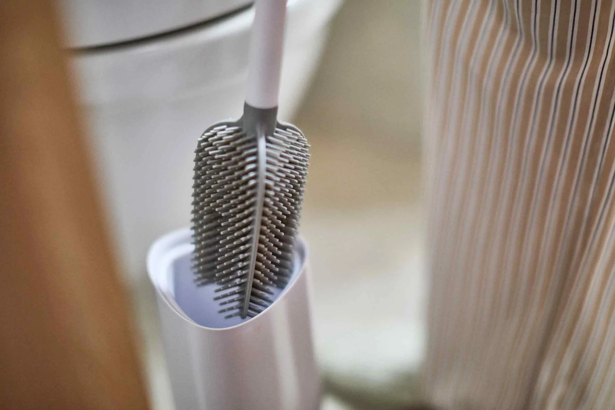 Flex™ 360 Pack of 2 Gloss White Toilet Brushes