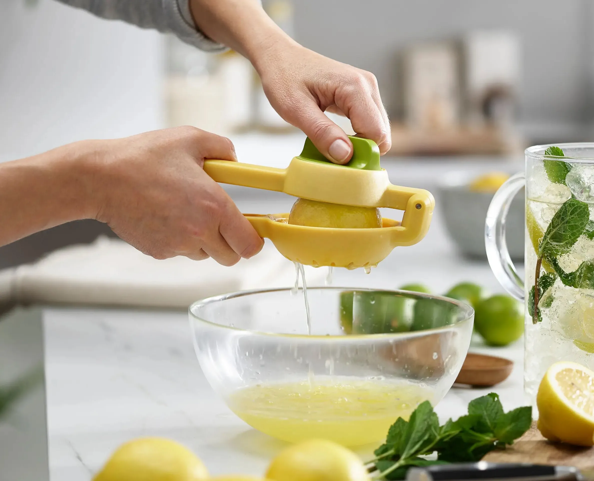 JuiceMax™ Dual-action Yellow Citrus Press