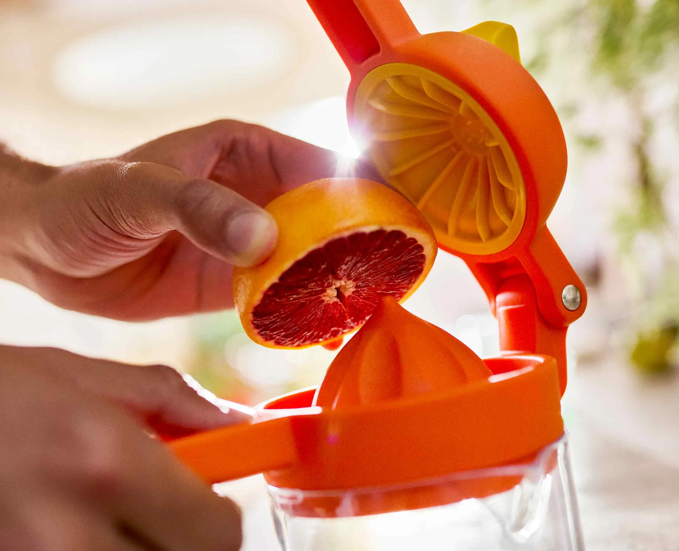 JuiceMax™ Plus Dual-Action Orange Citrus Press with Measuring Cup