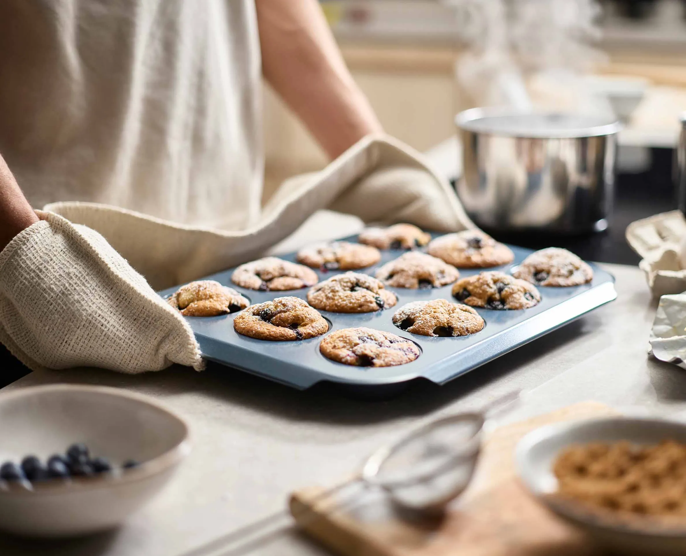 Nest™ Bake Non-Stick 12 Cup Blue Muffin Pan