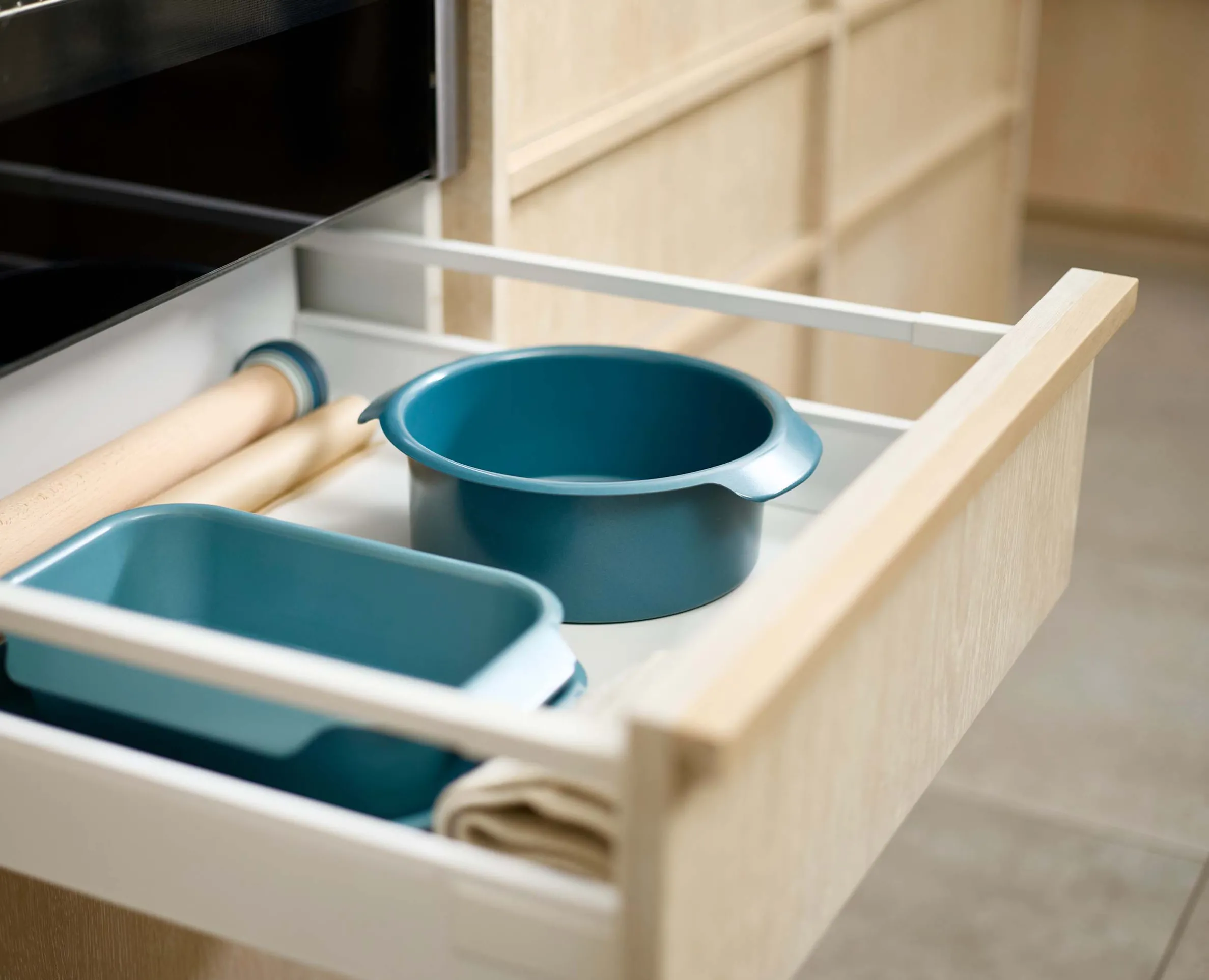 Nest™ Bake Non-Stick 8" Blue Round Cake Pan