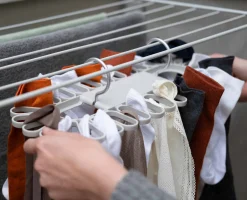 Petal™ 32-piece Quick-grip Ecru Drying Hanger