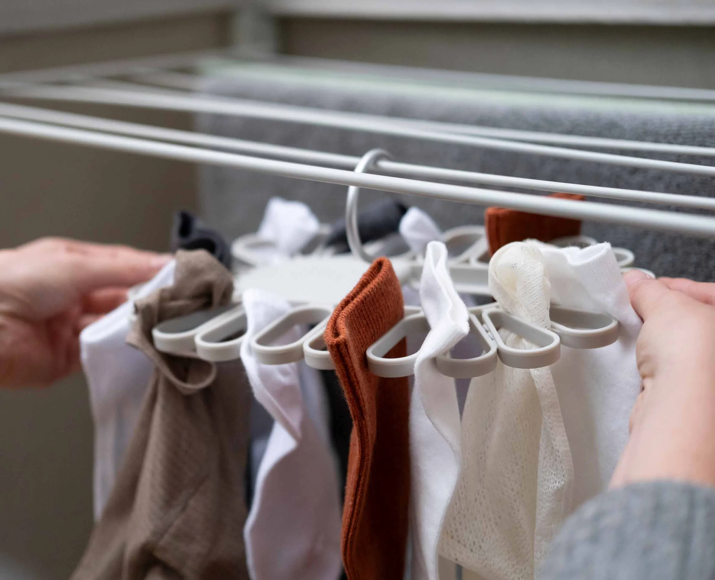 Petal™ 22-piece Quick-grip Ecru Drying Hanger