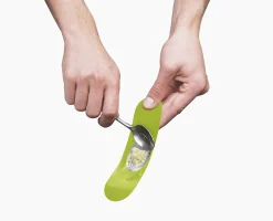 Rocker™ Green Garlic Crusher