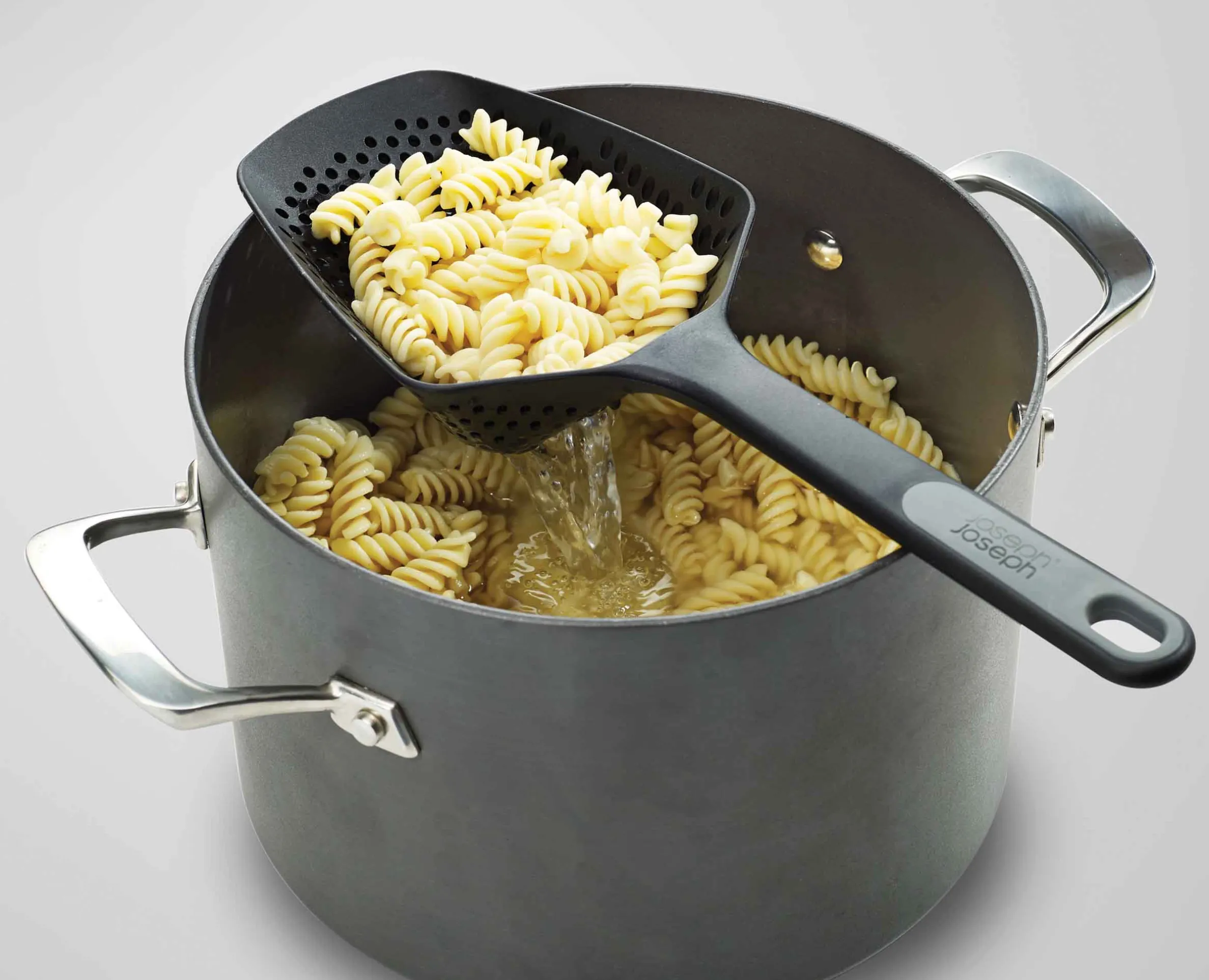 Scoop™ Plus Black Colander