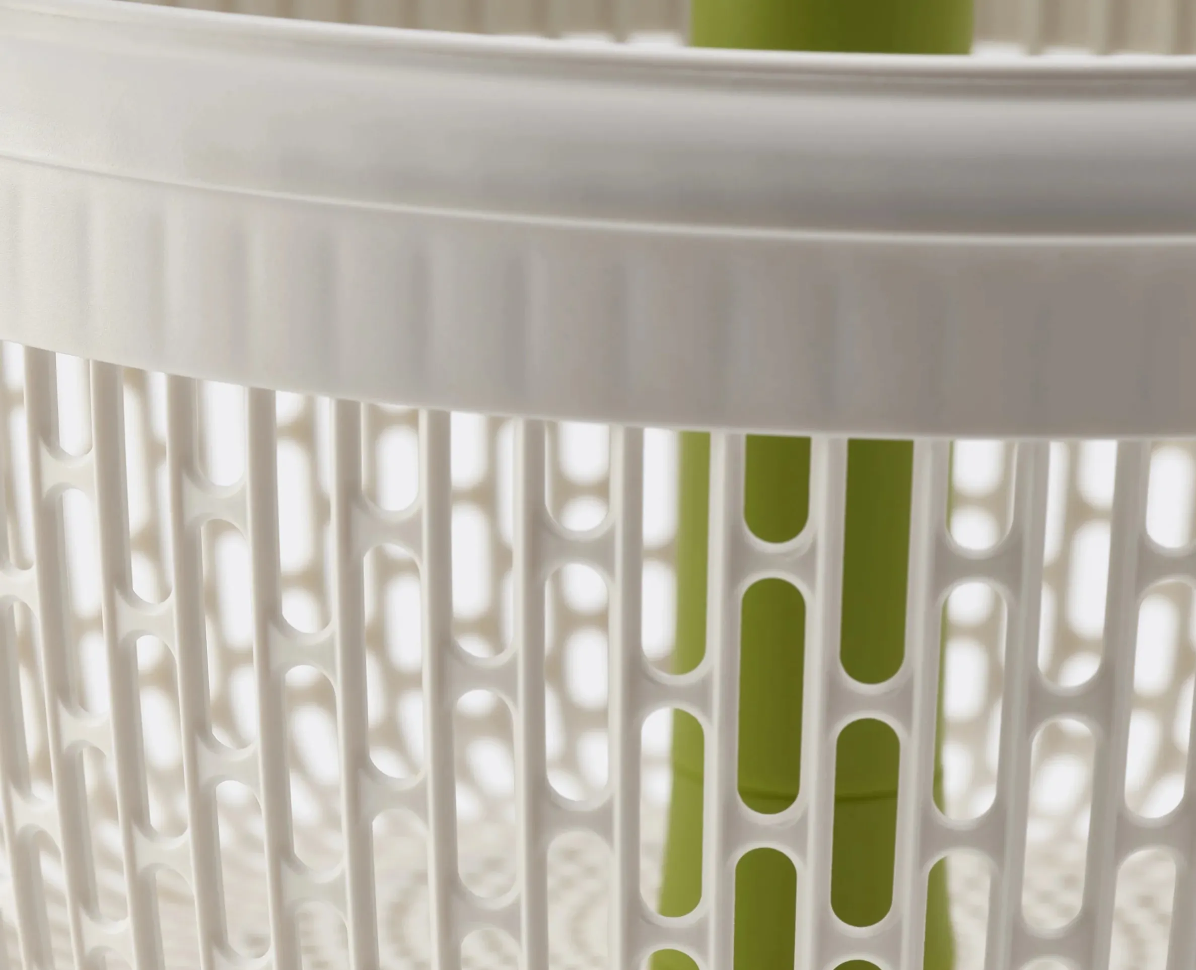 Spindola™ Green In-sink Salad-spinning Colander