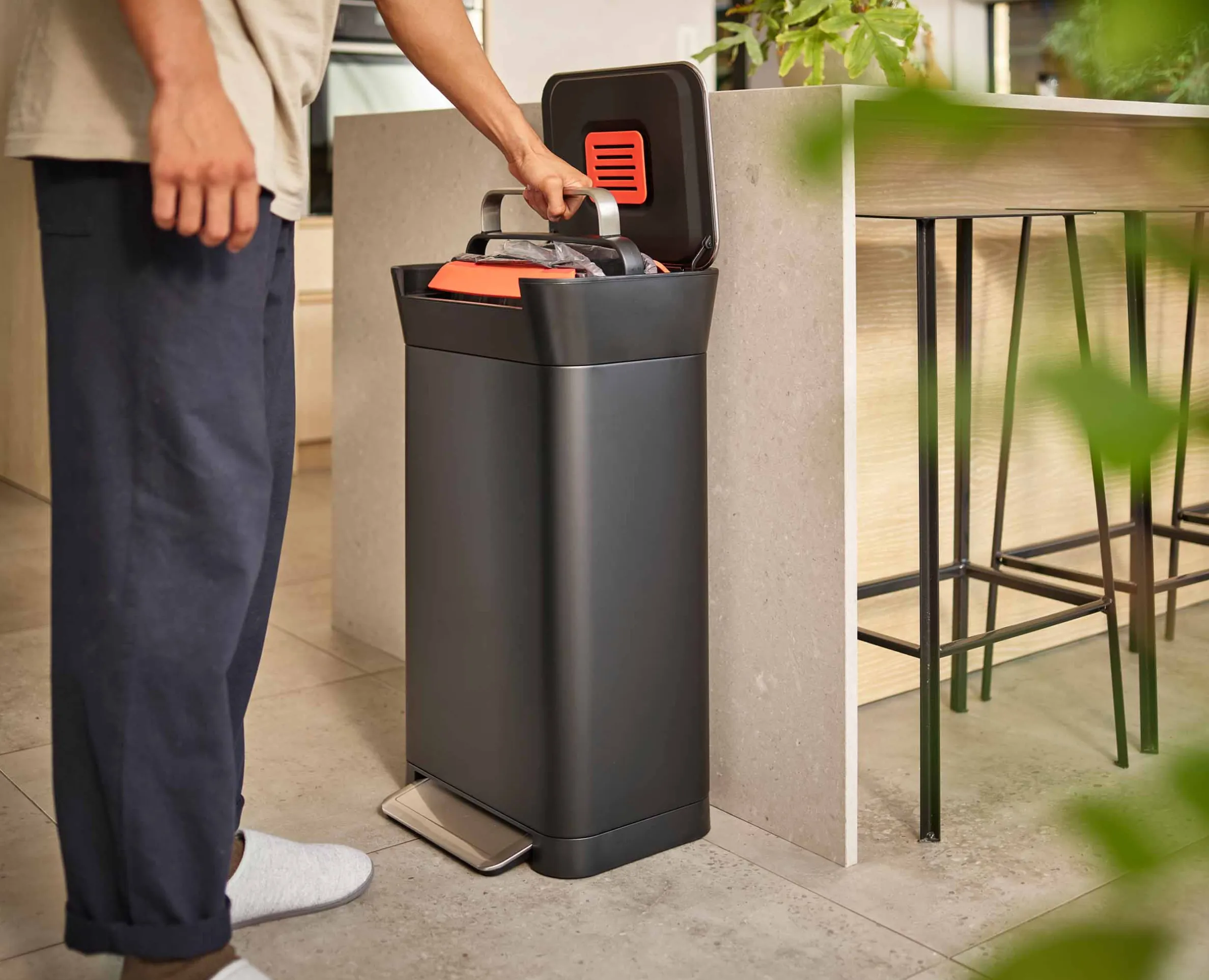 Titan 30L Black Trash Compactor Starter Set