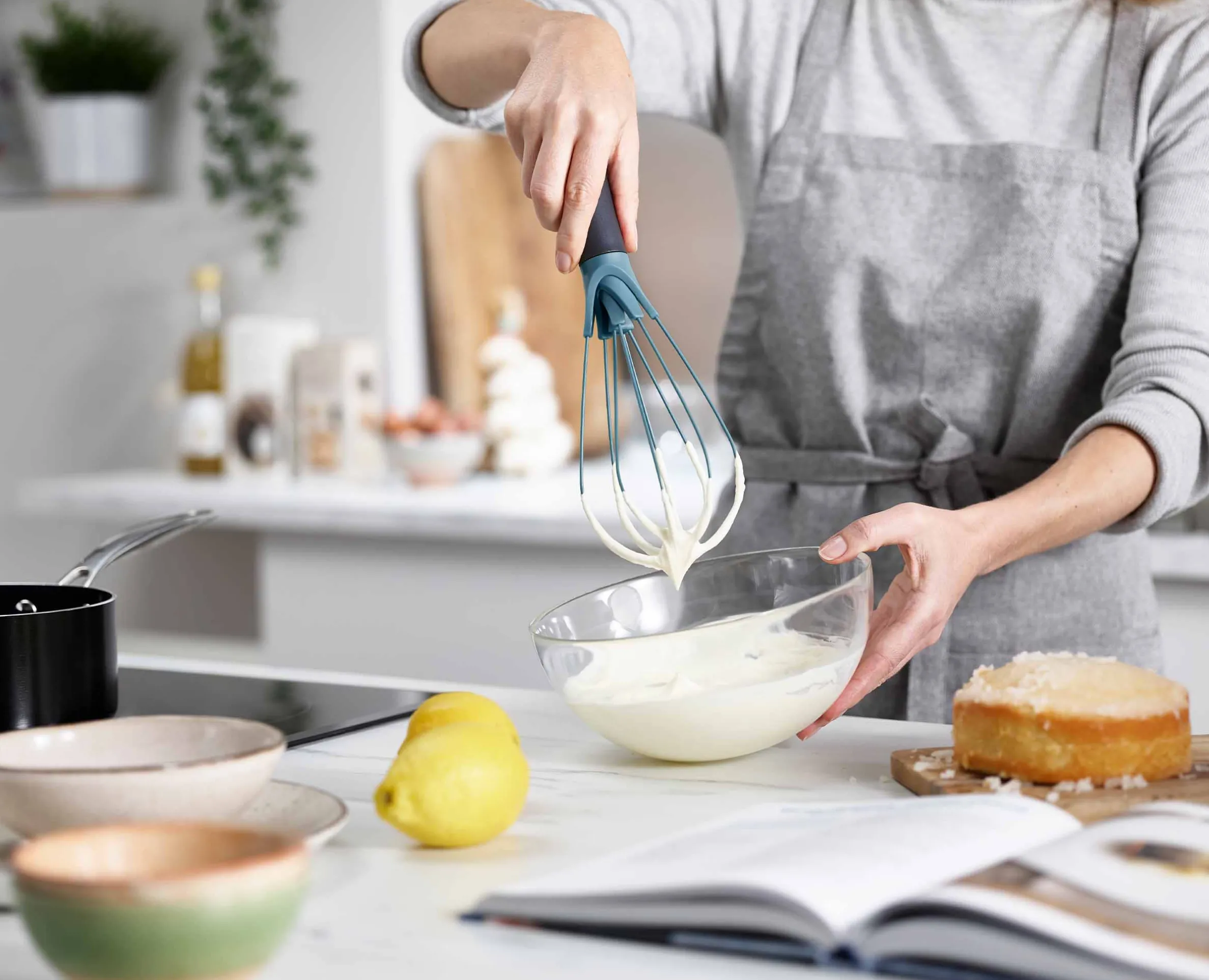 Twist™ 2-in-1 Blue Whisk